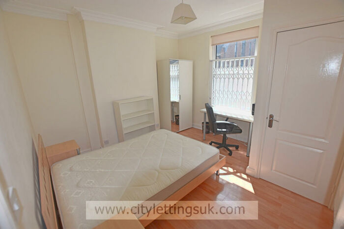 3 Bedroom End Of Terrace House To Rent In St Pauls Avenue, Hyson Green, NG7