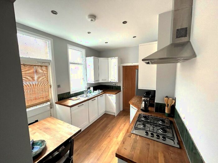 1 Bedroom Flat To Rent In Sketty Road, London, EN1