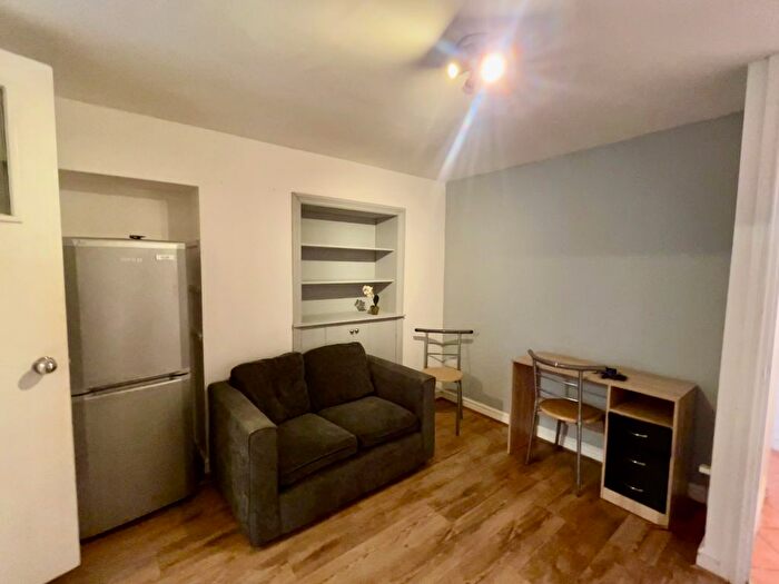 1 Bedroom Flat To Rent In Western Street, Swansea, SA1