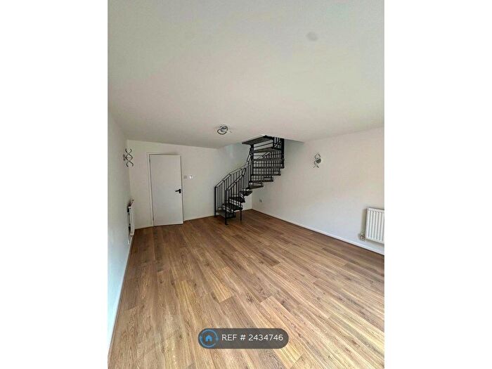 2 Bedroom End Of Terrace House To Rent In St. Pauls Close, Evesham, WR11