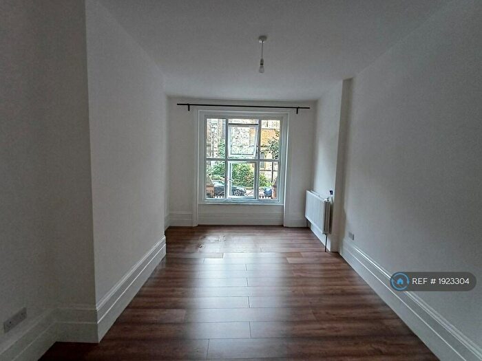 2 Bedroom Flat To Rent In Cressingham Road, London, SE13