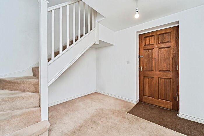 2 Bedroom Coach House For Sale In Creed Way, West Bromwich, B70