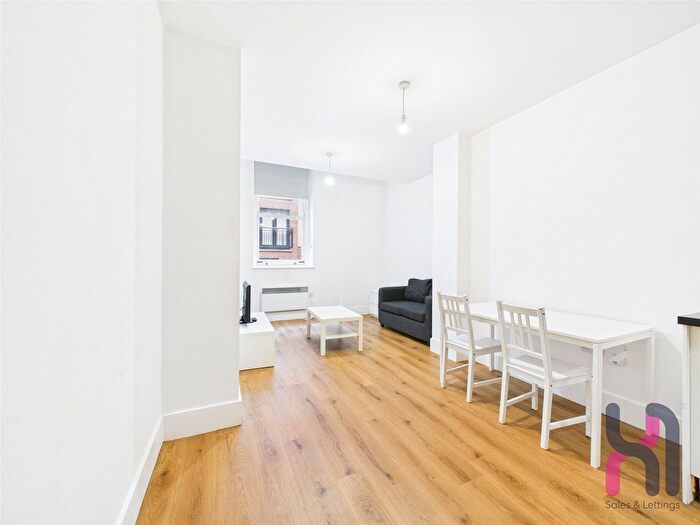 1 Bedroom Flat To Rent In Town Hall, Bexley Square, Salford, Manchester, M3