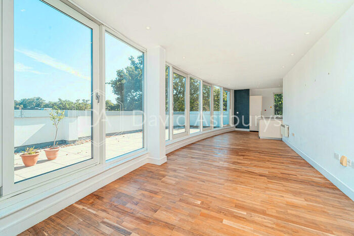 2 Bedroom Apartment To Rent In Crouch End Hill, London, N8