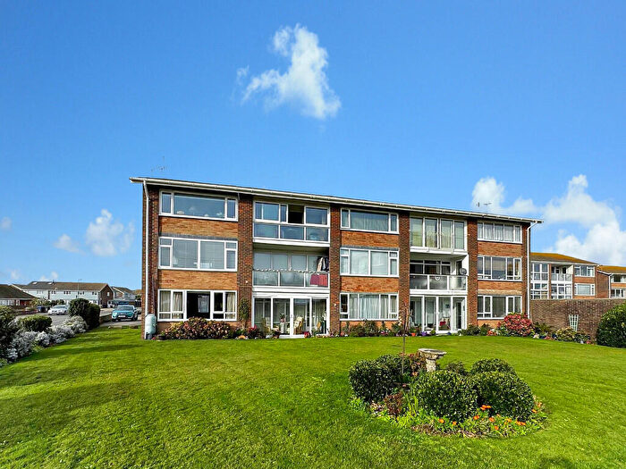 3 Bedroom Apartment For Sale In Kings Court, Beach Green, BN43