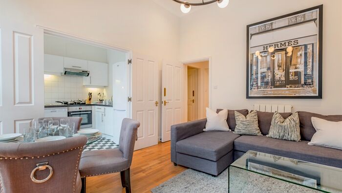 2 Bedroom Flat To Rent In Nottingham Place, Marylebone, London, W1U