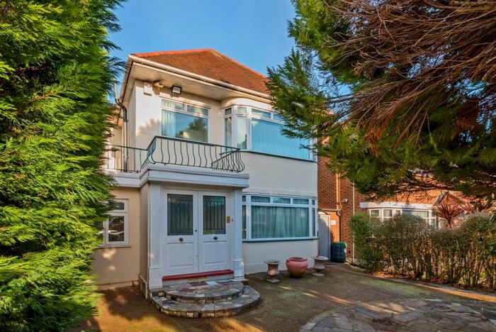 4 Bedroom Detached House To Rent In Penshurst Gardens Edgware, HA8