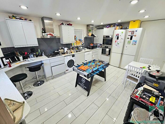 8 Bedroom End Of Terrace House To Rent In Hubert Road, Birmingham, B29