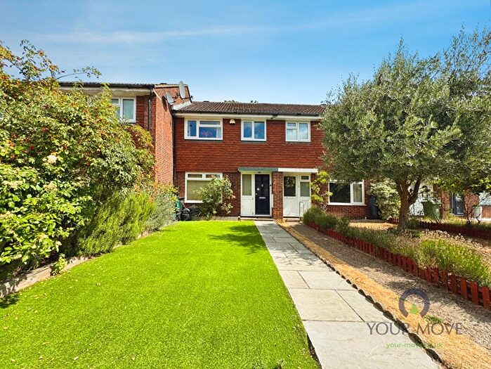 3 Bedroom Terraced House For Sale In Cheveney Walk, Bromley, BR2