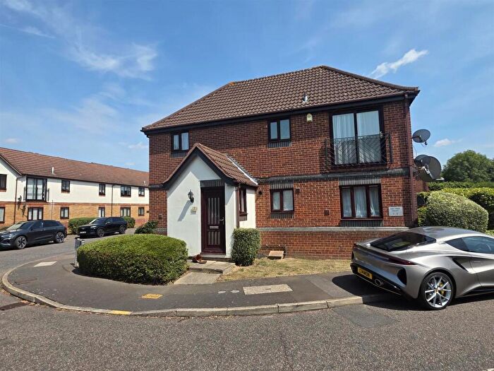 2 Bedroom Apartment To Rent In Horseshoe Close, Waltham Abbey, EN9