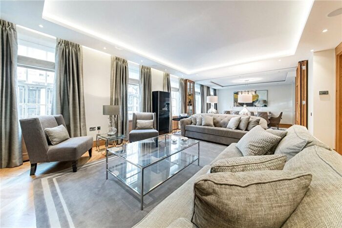 3 Bedroom Flat To Rent In Upper Grosvenor Street, Mayfair, London, W1K