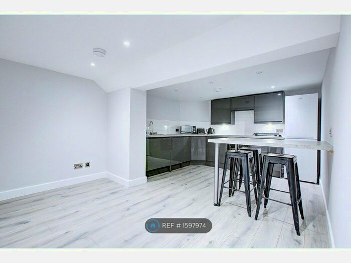 2 Bedroom Flat To Rent In Western Road, Littlehampton, BN17