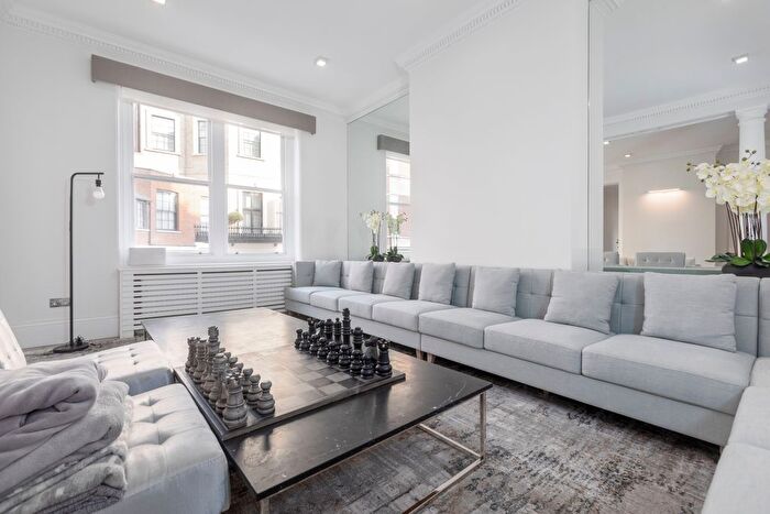 4 Bedroom Flat To Rent In Rutland Court, Knightsbridge, London, SW7