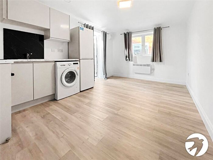 Studio To Rent In Patterdale Road, Dartford, Kent, DA2