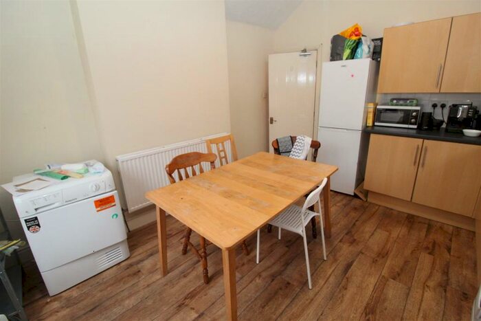 4 Bedroom Flat To Rent In Crwys Road, Cathays, Cardiff, CF24