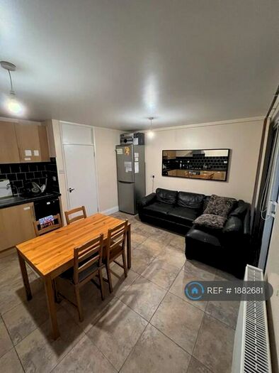 4 Bedroom Maisonette To Rent In Ramsfort House, London, SE16