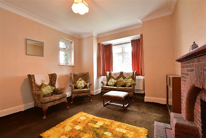 3 Bedroom Detached House For Sale In Rockingham Avenue, Hornchurch, Essex, RM11