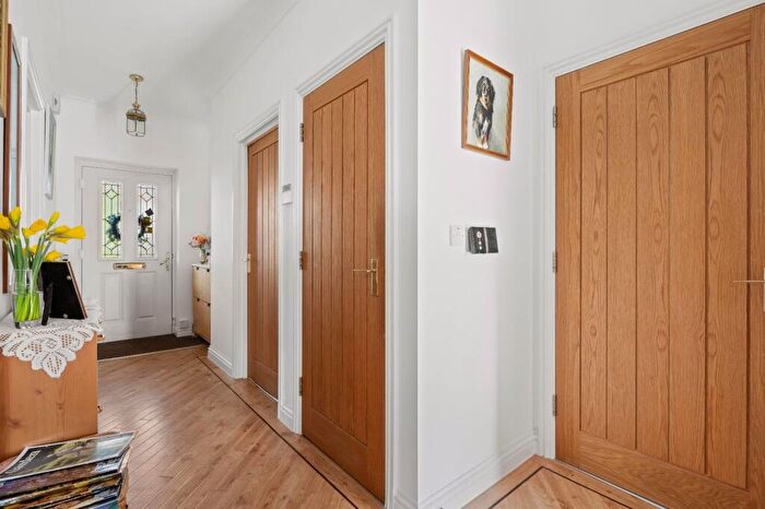 2 Bedroom Detached Bungalow For Sale In South Drive, Cuffley, Potters Bar, EN6
