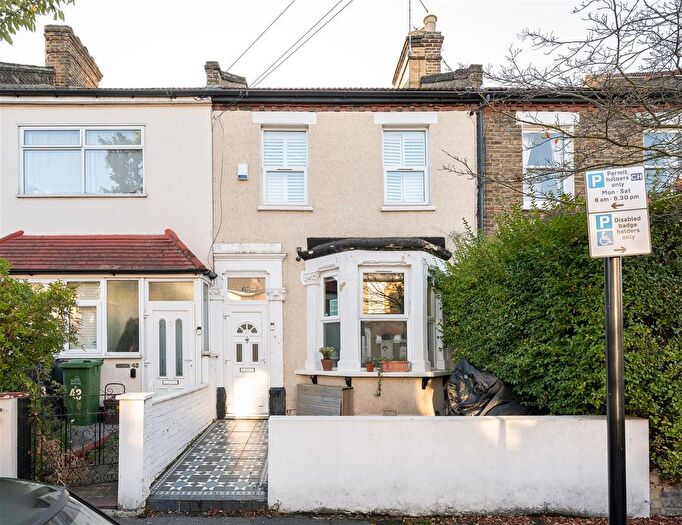 2 Bedroom Flat For Sale In Ramsay Road, Forest Gate, E7