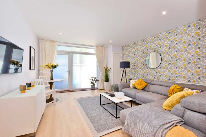 1 Bedroom Flat To Rent In Woodford Road, Nash Trade House, WD17