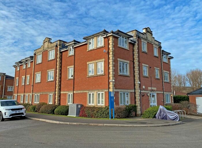 2 Bedroom Flat To Rent In Anderson Court, Redhill RH1