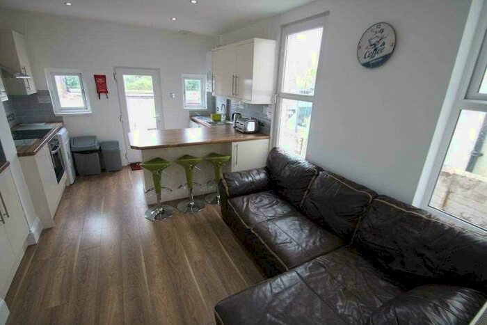 6 Bedroom Terraced House To Rent In Glen Park Road, Plymouth, PL4