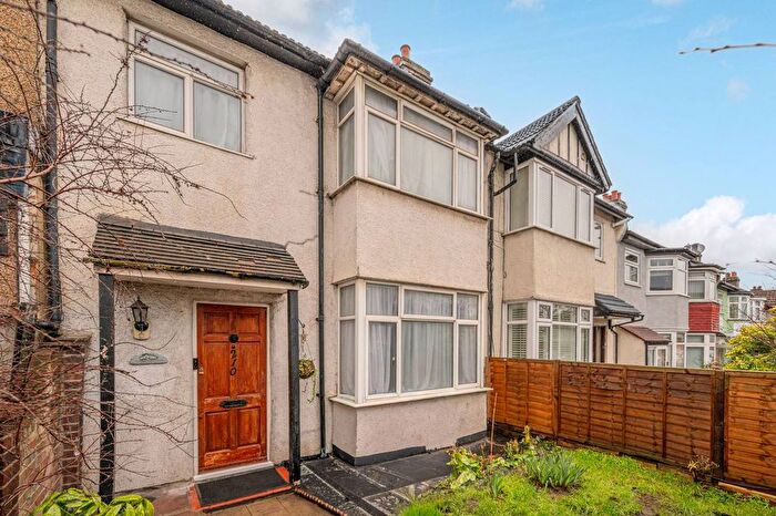 3 Bedroom Terraced House For Sale In Eardley Road, Streatham Common, London, SW16