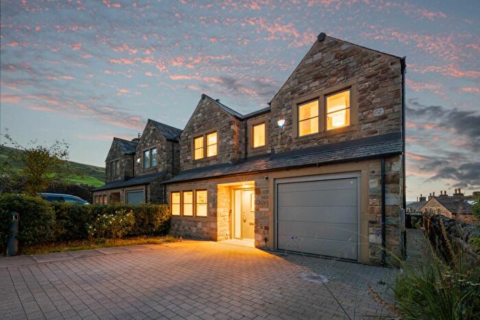 4 Bedroom Detached House To Rent In Modern -Bed Countryside Home With Gardens, Driveway & Garage – Available Now!, BB4