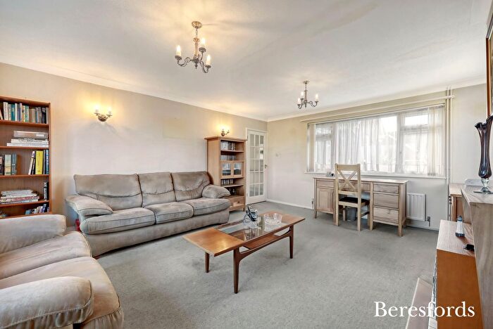 3 Bedroom Bungalow For Sale In Mayfield Road, Writtle, CM1