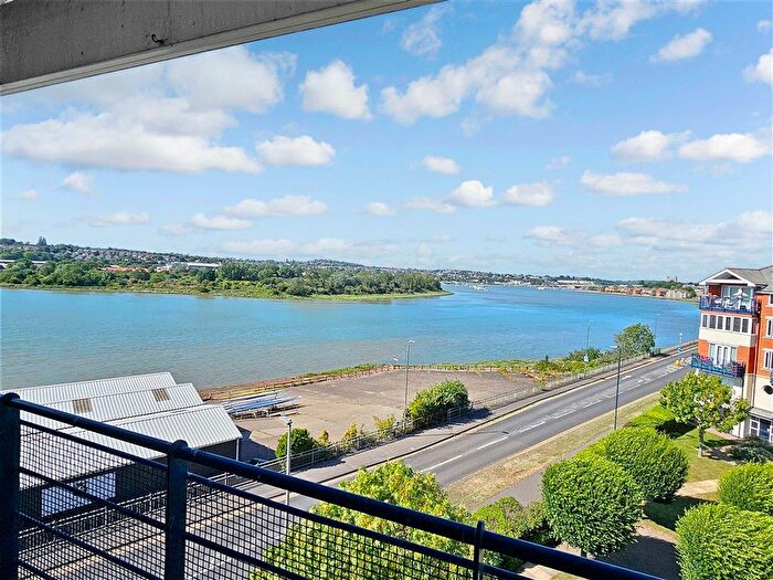 3 Bedroom Flat For Sale In Shelley Rise, Rochester, Kent, ME1