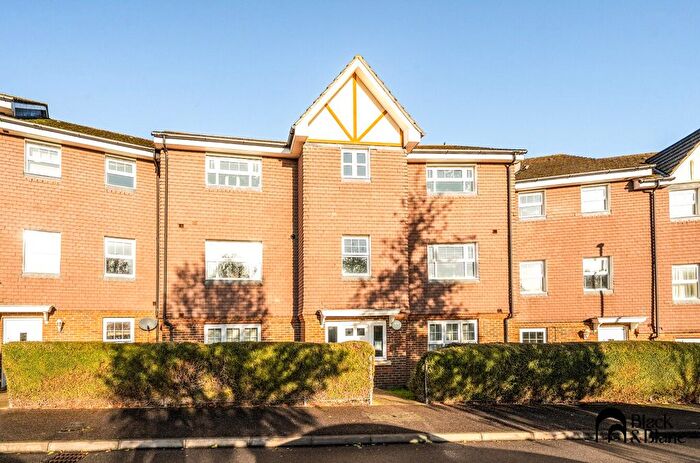 2 Bedroom Flat For Sale In Parkland Mead, Bickley, Bromley, BR1
