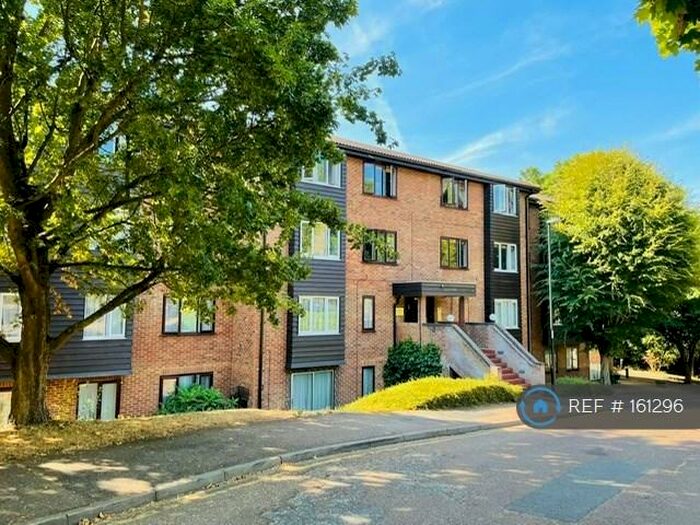 2 Bedroom Flat To Rent In Steep Hill, Croydon, CR0