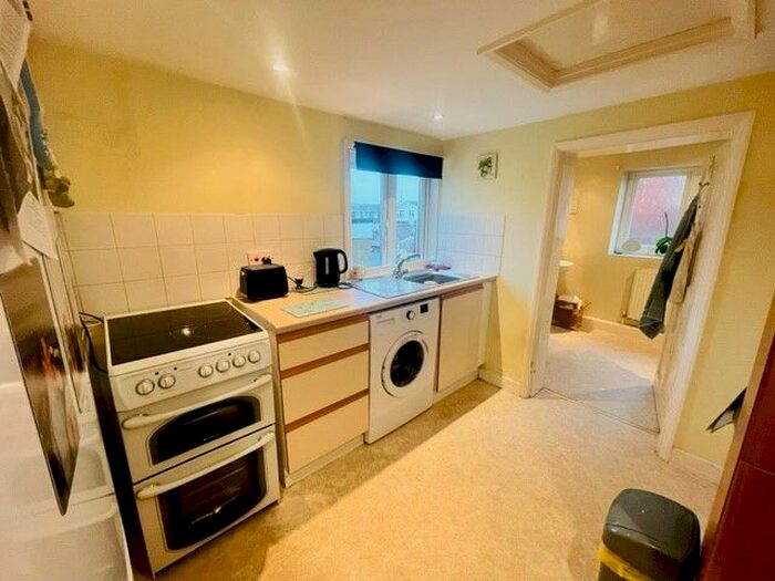 1 Bedroom Flat To Rent In High Street, Hailsham BN27