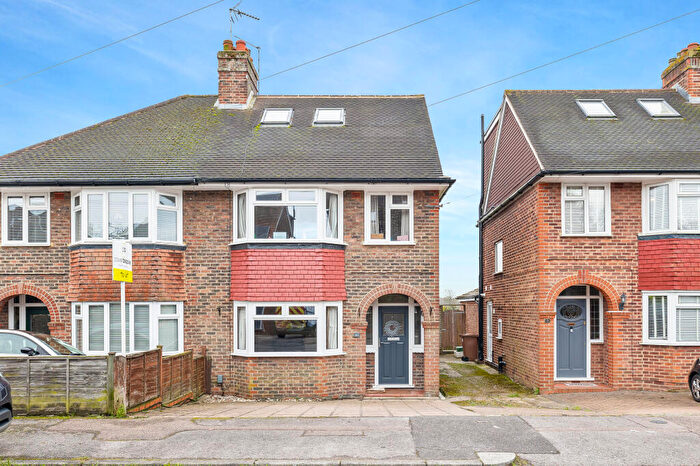 4 Bedroom Semi Detached House To Rent In Ref: Gk - New North Road, Reigate, RH2