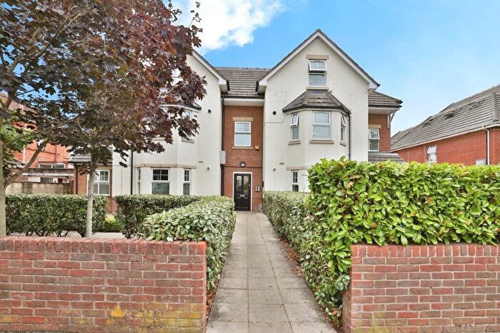 2 Bedroom Flat For Sale In Lowther Road, Bournemouth, Dorset, BH8