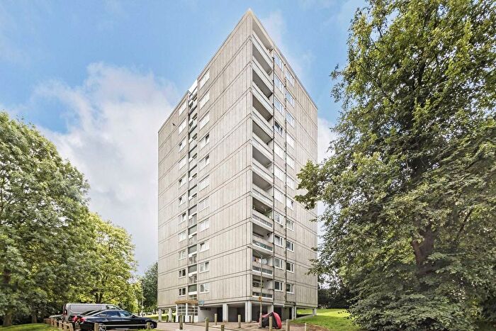 2 Bedroom Flat To Rent In Tunworth Crescent, Tunworth Cresent, SW15