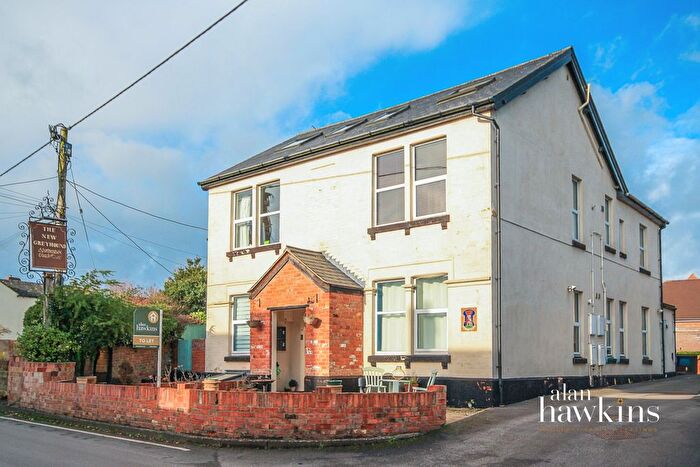 3 Bedroom Flat To Rent In Pavenhill, Purton, SN5