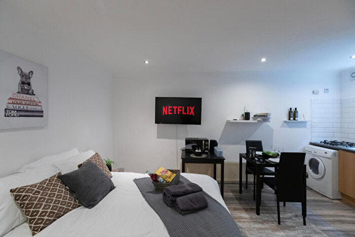 Studio To Rent In South Hill Ave South Harrow, HA2