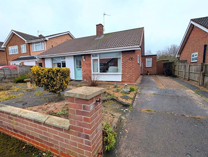 2 Bedroom Detached Bungalow For Sale In Woodlands Close, Newark, NG24