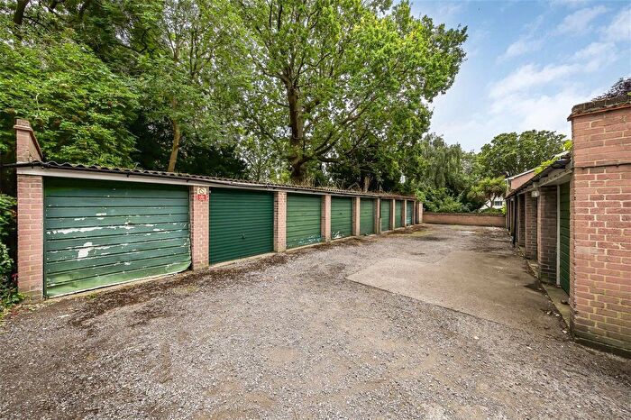 2 Bedroom Maisonette For Sale In Thornbury Road, Isleworth, TW7