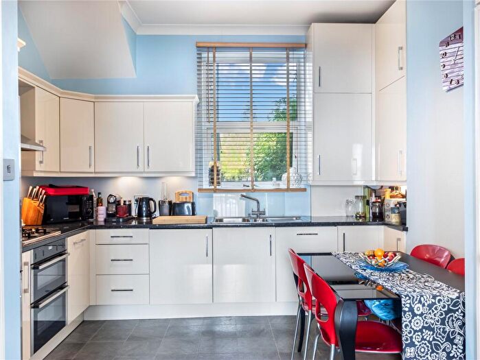 2 Bedroom Apartment For Sale In White Hart Lane, London, N22