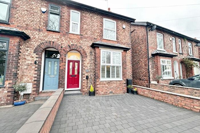 3 Bedroom Semi Detached House For Sale In Glebelands Road, Sale, Greater Manchester, M33
