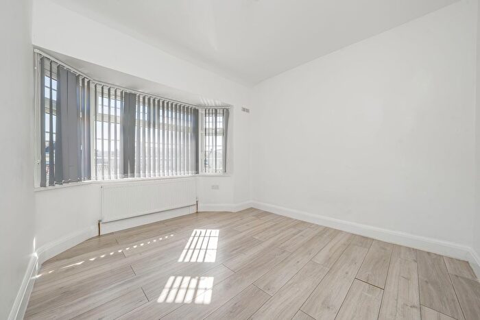 4 Bedroom Terraced House To Rent In Ascot Gardens, Southall, UB1