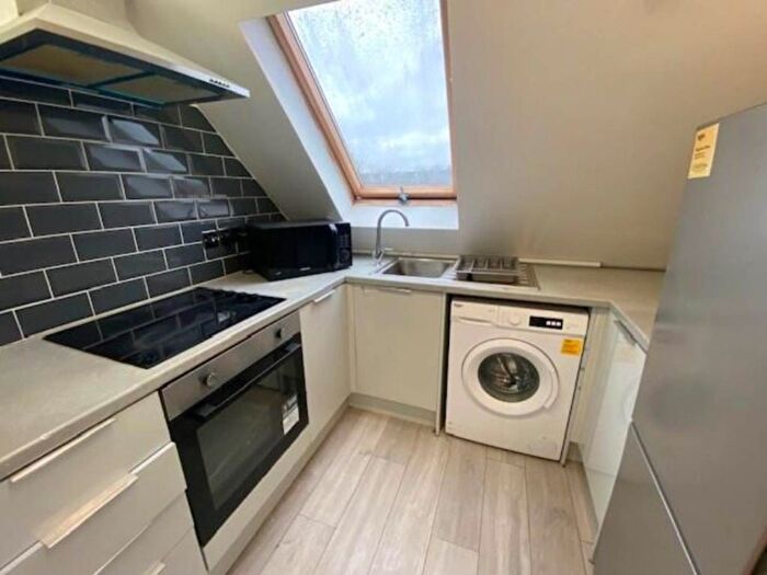 1 Bedroom Flat To Rent In City Road, Cardiff, CF24