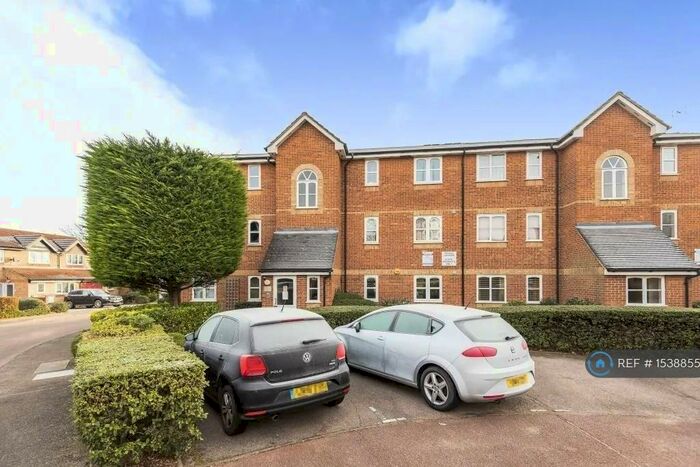 2 Bedroom Flat To Rent In Taunton Drive, London, N2