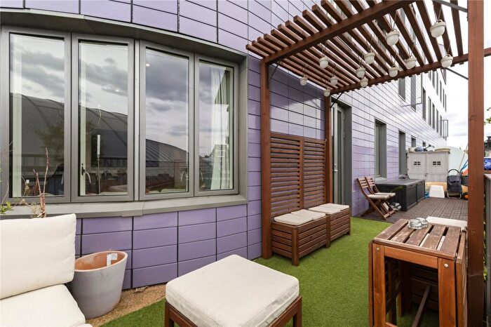 2 Bedroom Apartment To Rent In Esther Anne Place, London, N1