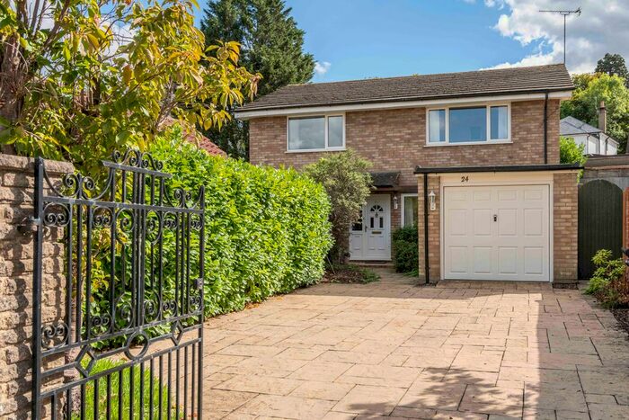 4 Bedroom Detached House For Sale In Furlong Road, Westcott, RH4