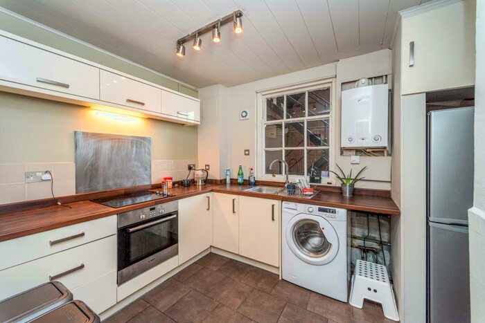 2 Bedroom Apartment To Rent In Kenilworth House, Westgate Street, CF10