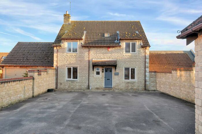 4 Bedroom Link Detached House For Sale In Glen Road, Castle Bytham, Grantham, NG33