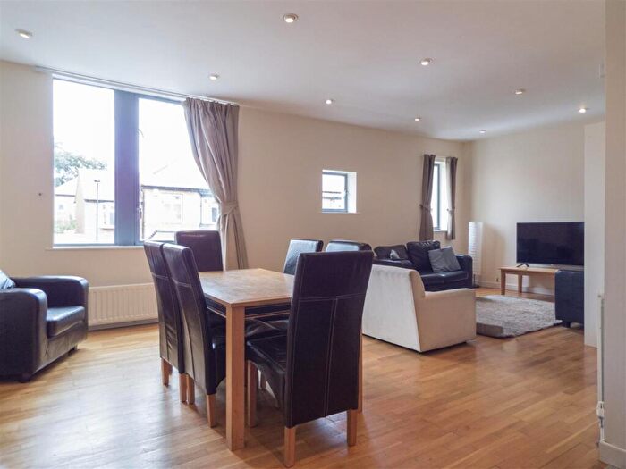 4 Bedroom Flat To Rent In £pppw - Whitewell Court, Jesmond, NE2